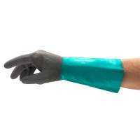 AlphaTec Lined Nitrile Gauntlet Gloves enables users to easily grip wet or oily objects.